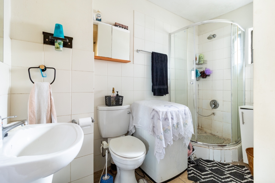 2 Bedroom Property for Sale in Zonnebloem Western Cape